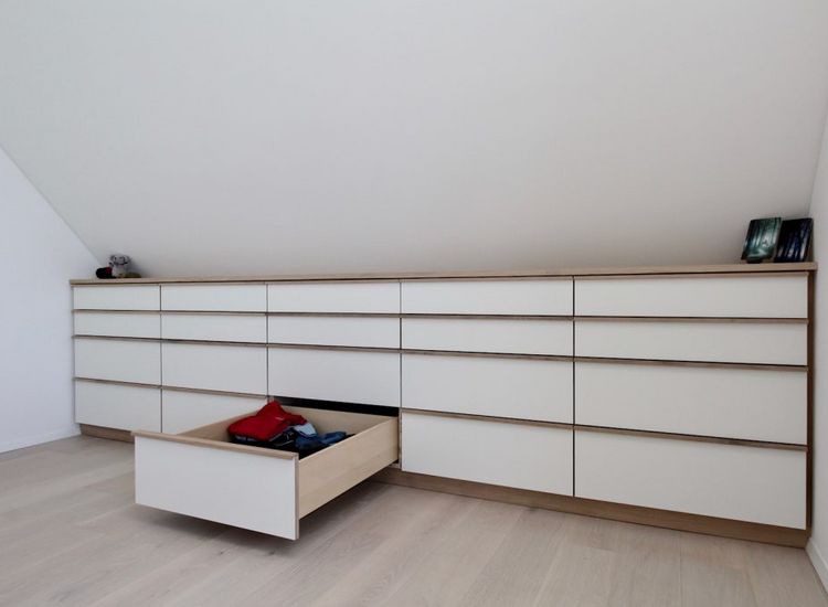 Ankleidemöbel in Dachschräge