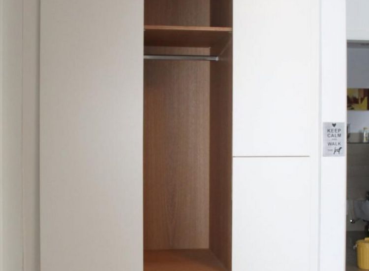Garderobenschrank