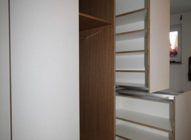 Garderobenschrank