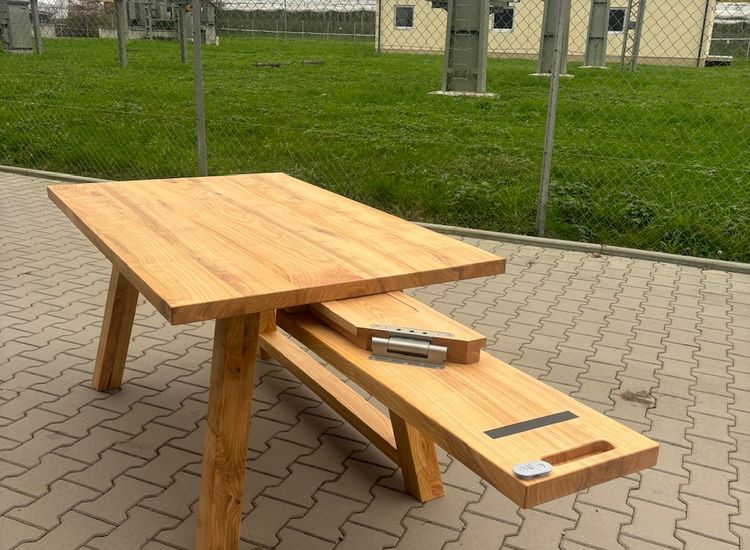 Esstisch mit integrierter Verlängerung