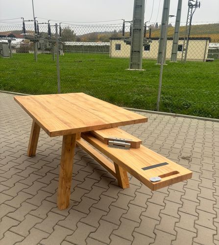Esstisch mit integrierter Verlängerung