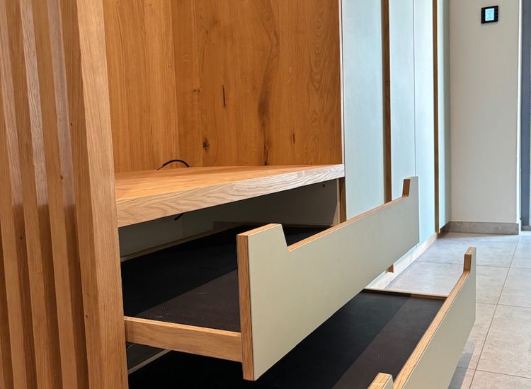 Garderobe mit Linoleum und Eiche