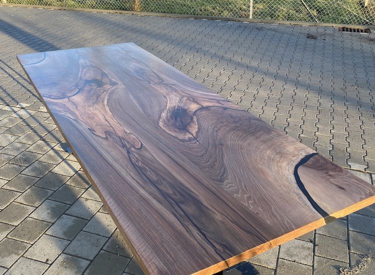 Tisch aus Walnuss