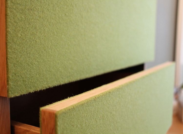 Flurmöbel mit Filzbezug