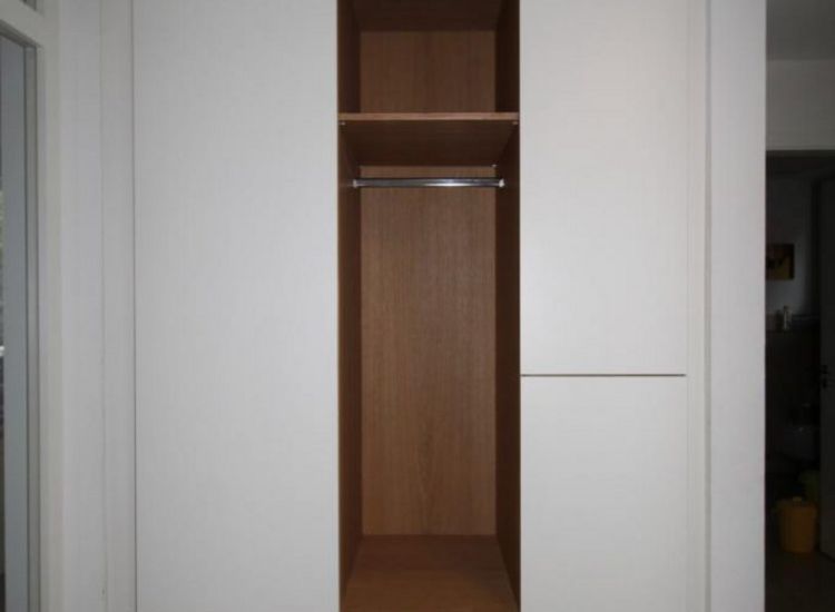 Garderobenschrank
