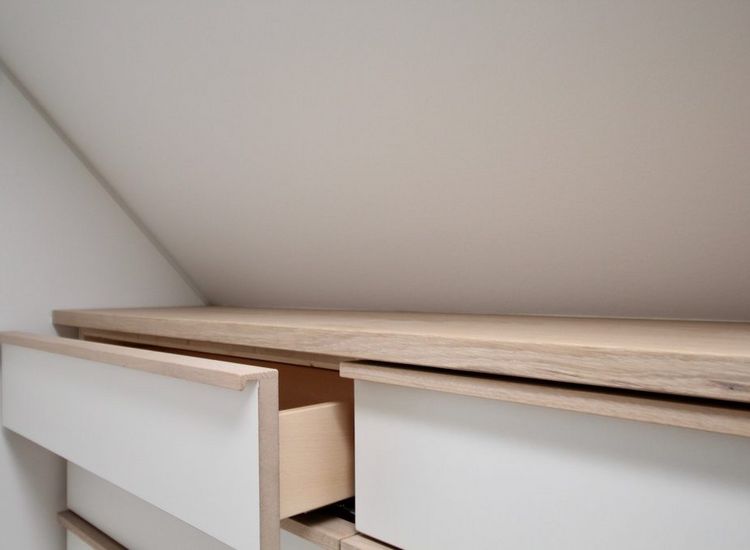 Ankleidemöbel in Dachschräge