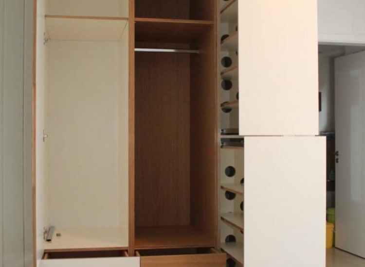 Garderobenschrank