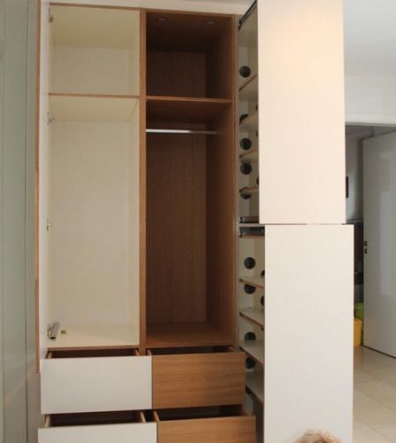 Garderobenschrank