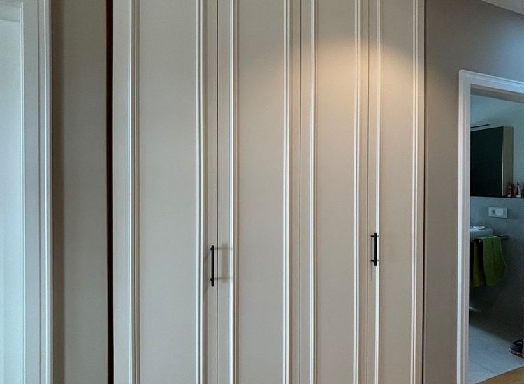  Garderobe mit Falttüren