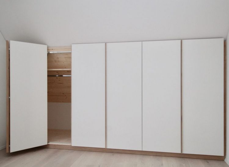 Ankleidemöbel in Dachschräge
