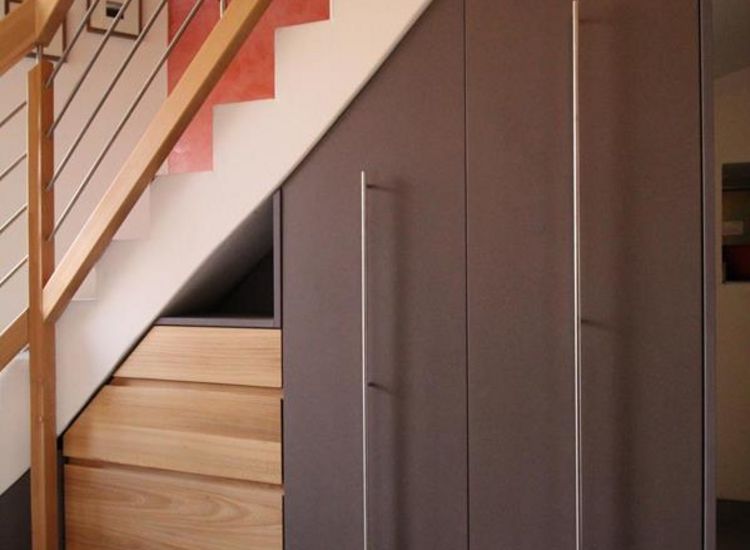 Treppenschrank