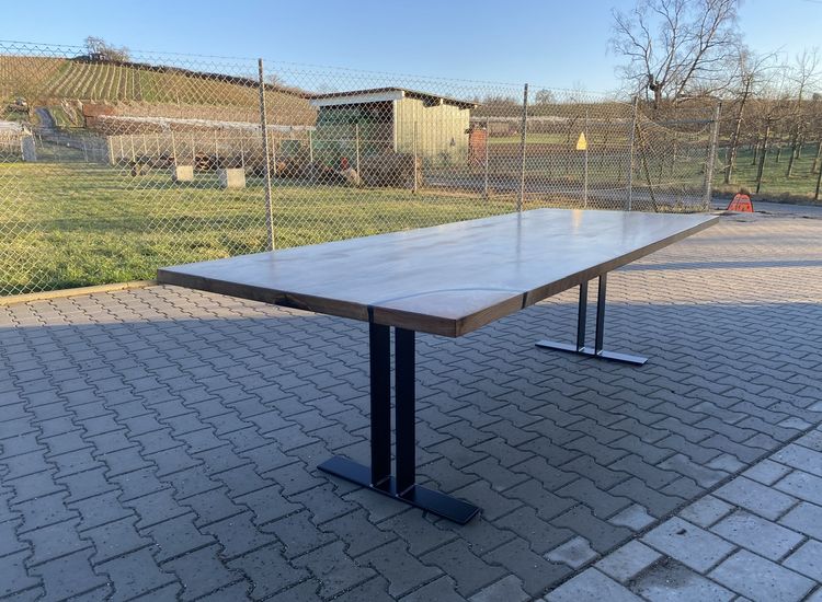 Tisch aus Walnuss