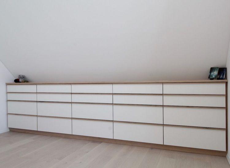 Ankleidemöbel in Dachschräge