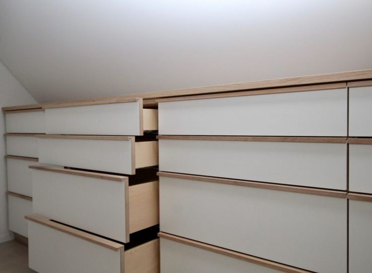 Ankleidemöbel in Dachschräge