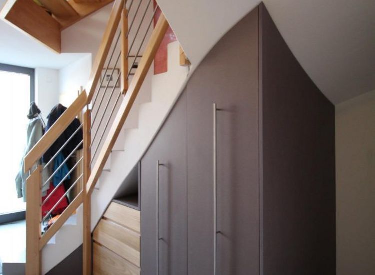 Treppenschrank