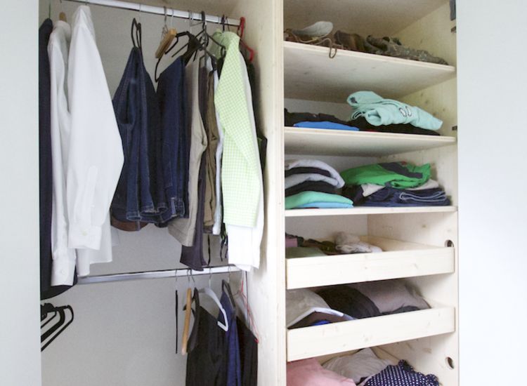 Kleiderschrank