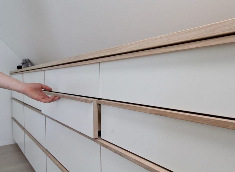 Ankleidemöbel in Dachschräge