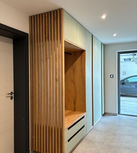 Garderobe mit Linoleum und Eiche