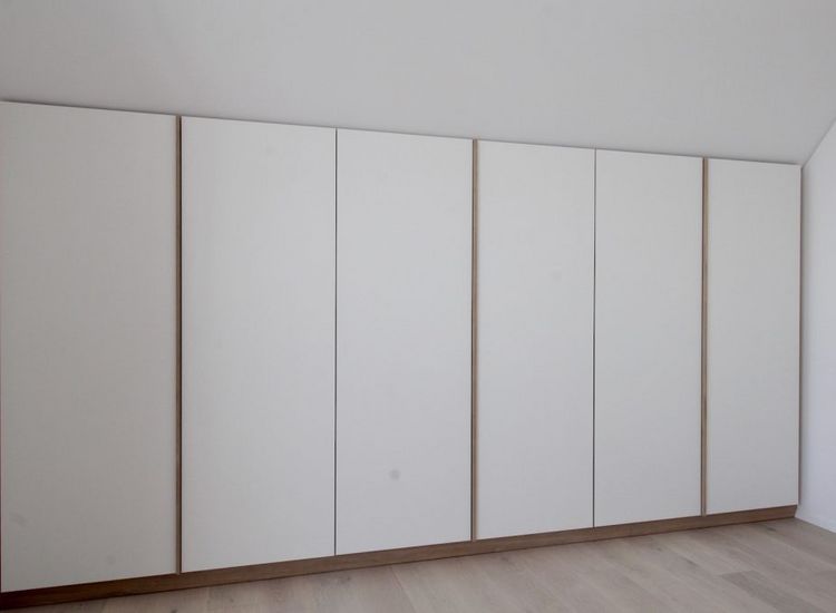 Ankleidemöbel in Dachschräge