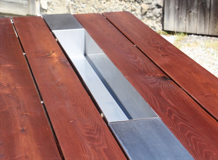 Gartentisch mit Stahlwanne